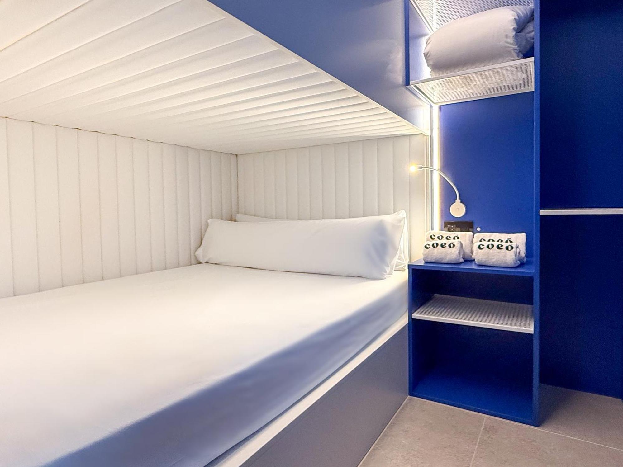 Coeo Hernan Ruiz Rooftop Pool Hostel Malaga Bilik gambar