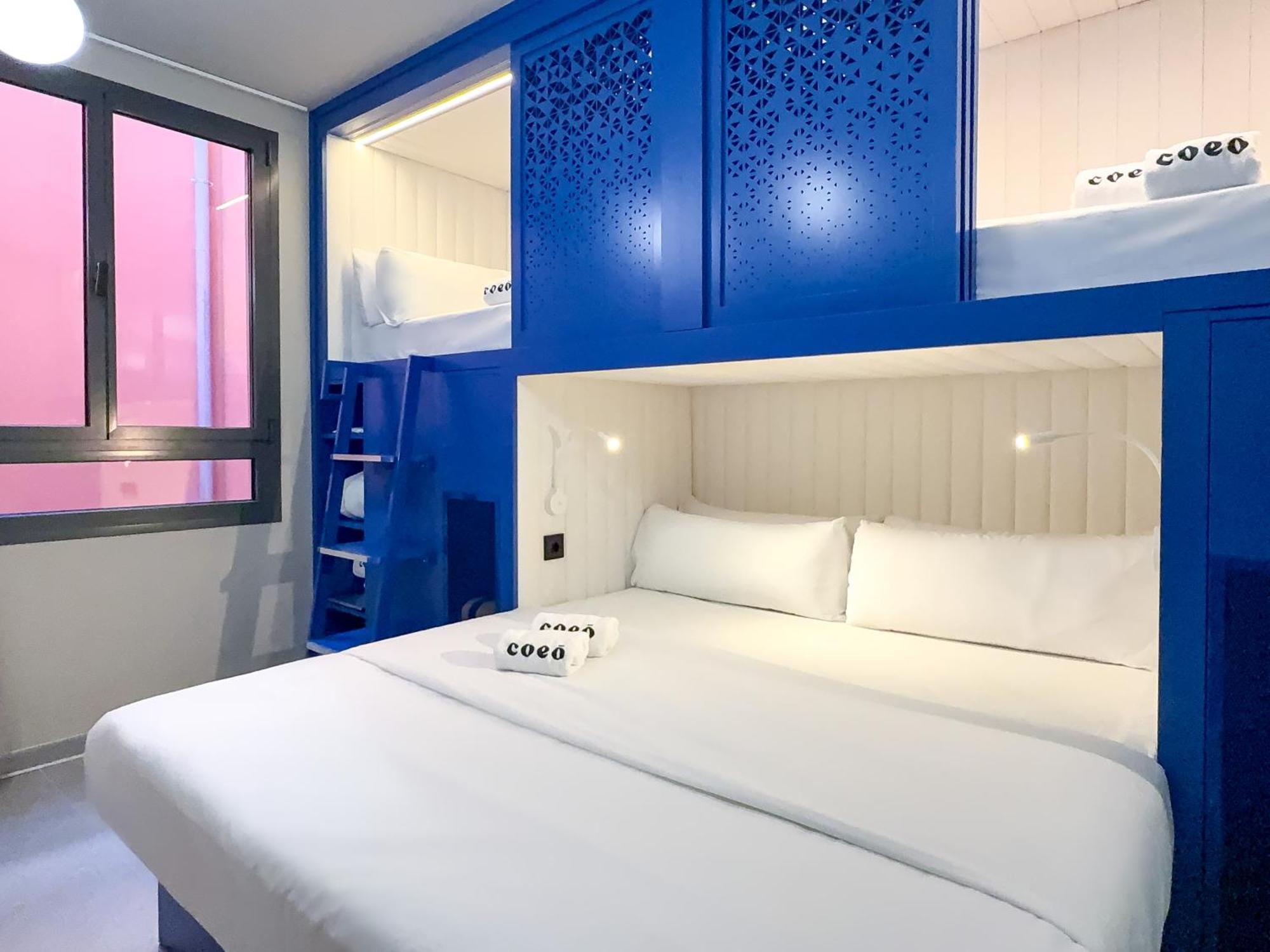 Coeo Hernan Ruiz Rooftop Pool Hostel Malaga Bilik gambar