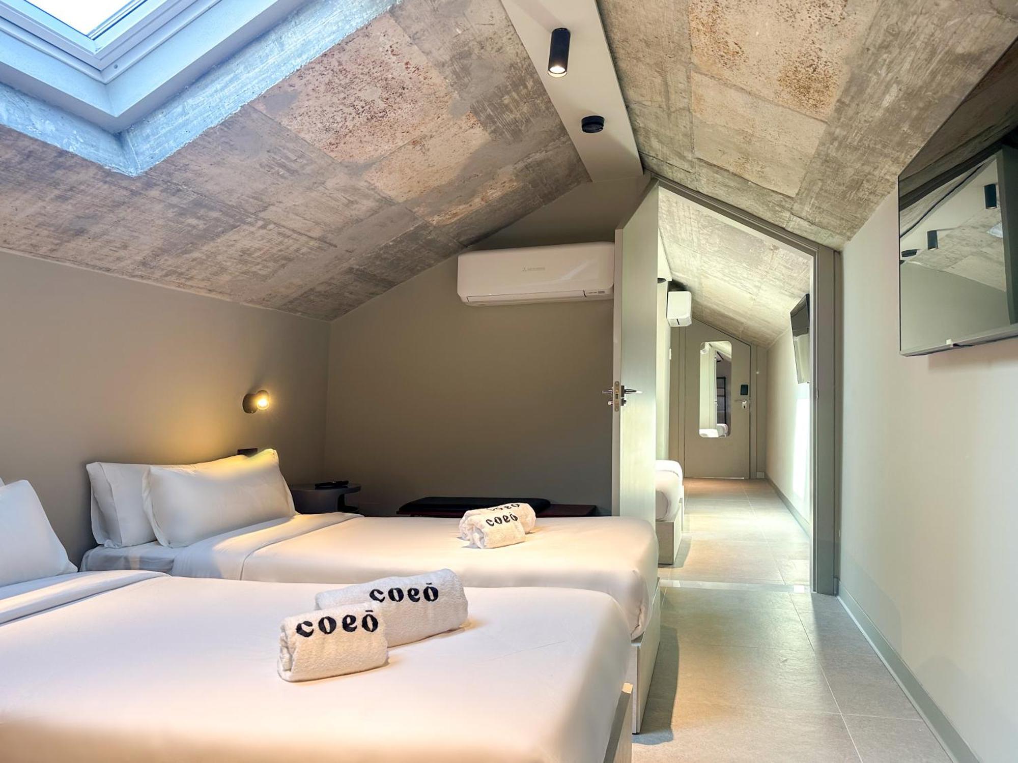 Coeo Hernan Ruiz Rooftop Pool Hostel Malaga Bilik gambar