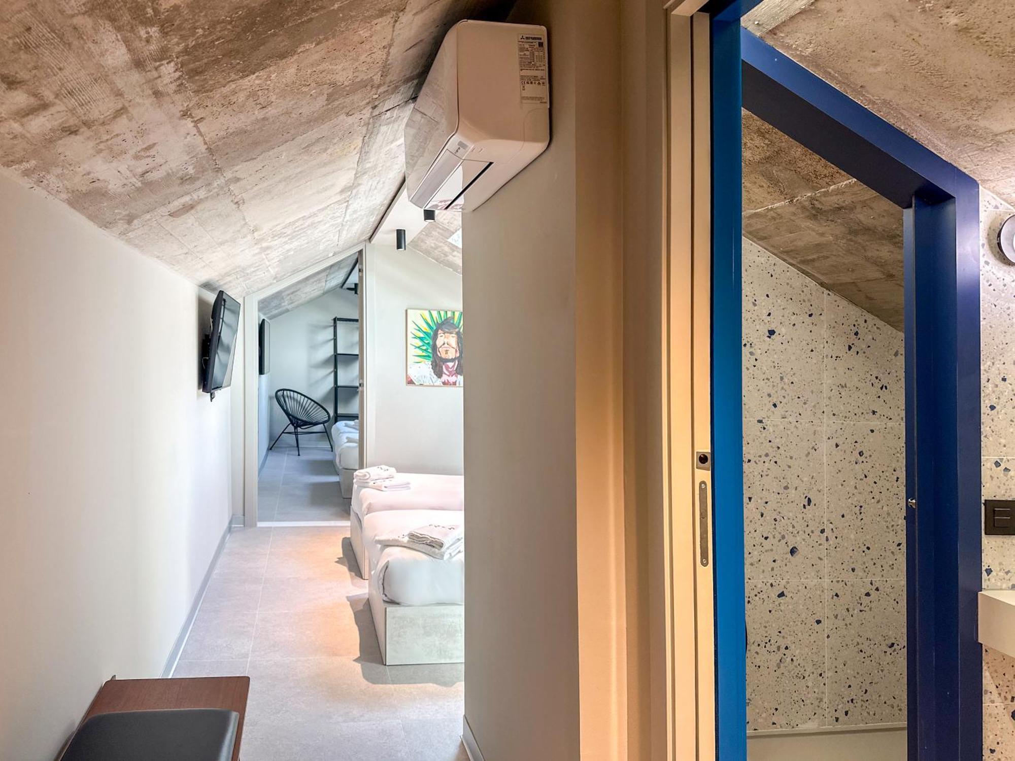 Coeo Hernan Ruiz Rooftop Pool Hostel Malaga Bilik gambar